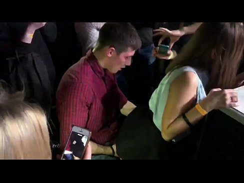 ❤️ ibalopo gidi ni a Russian nightclub. 18-odun-atijọ Russian girl ni anus ati obo buru jai ni a nightclub ❤️  Ibalopo ❌❤